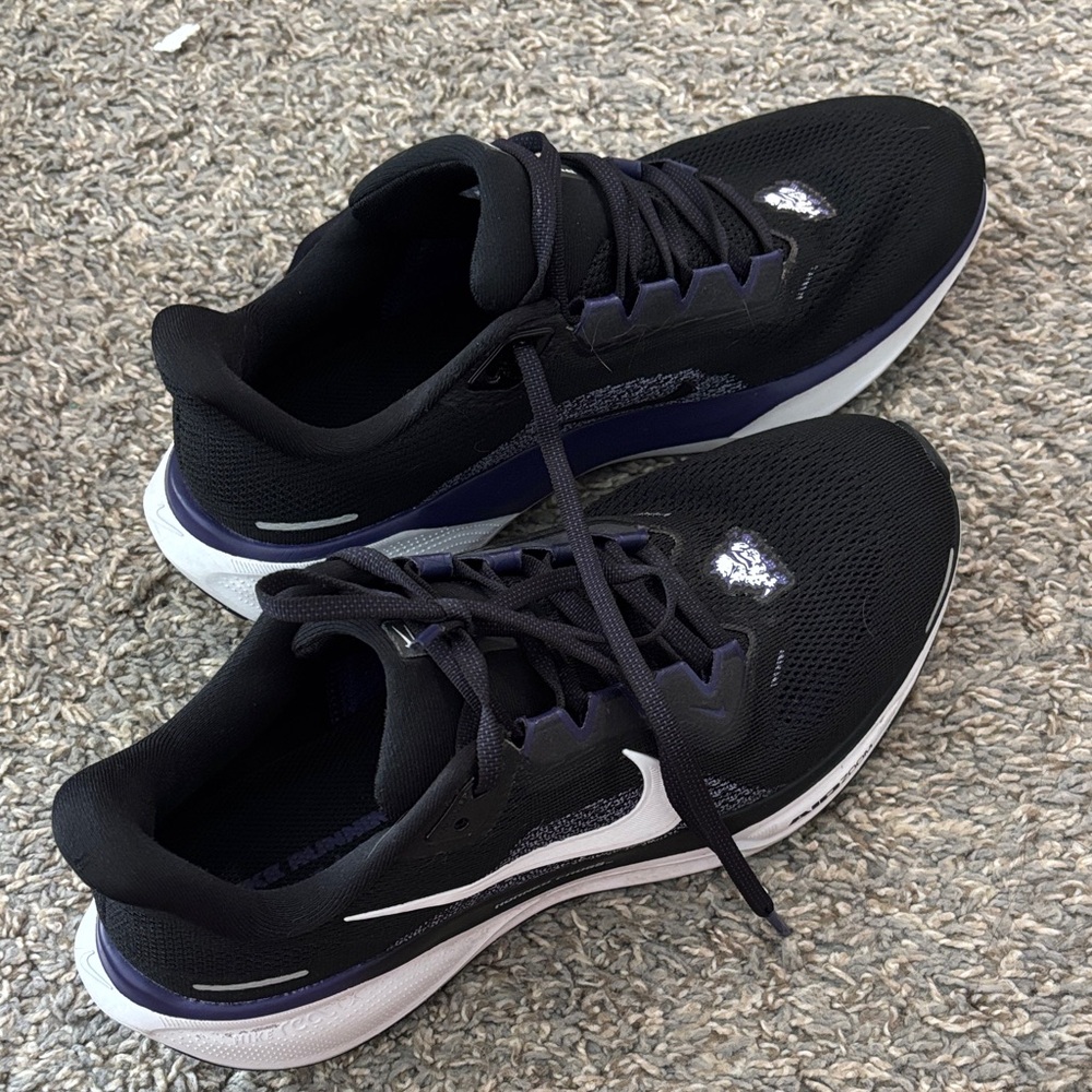 Nike Black and White Men's Sneakers